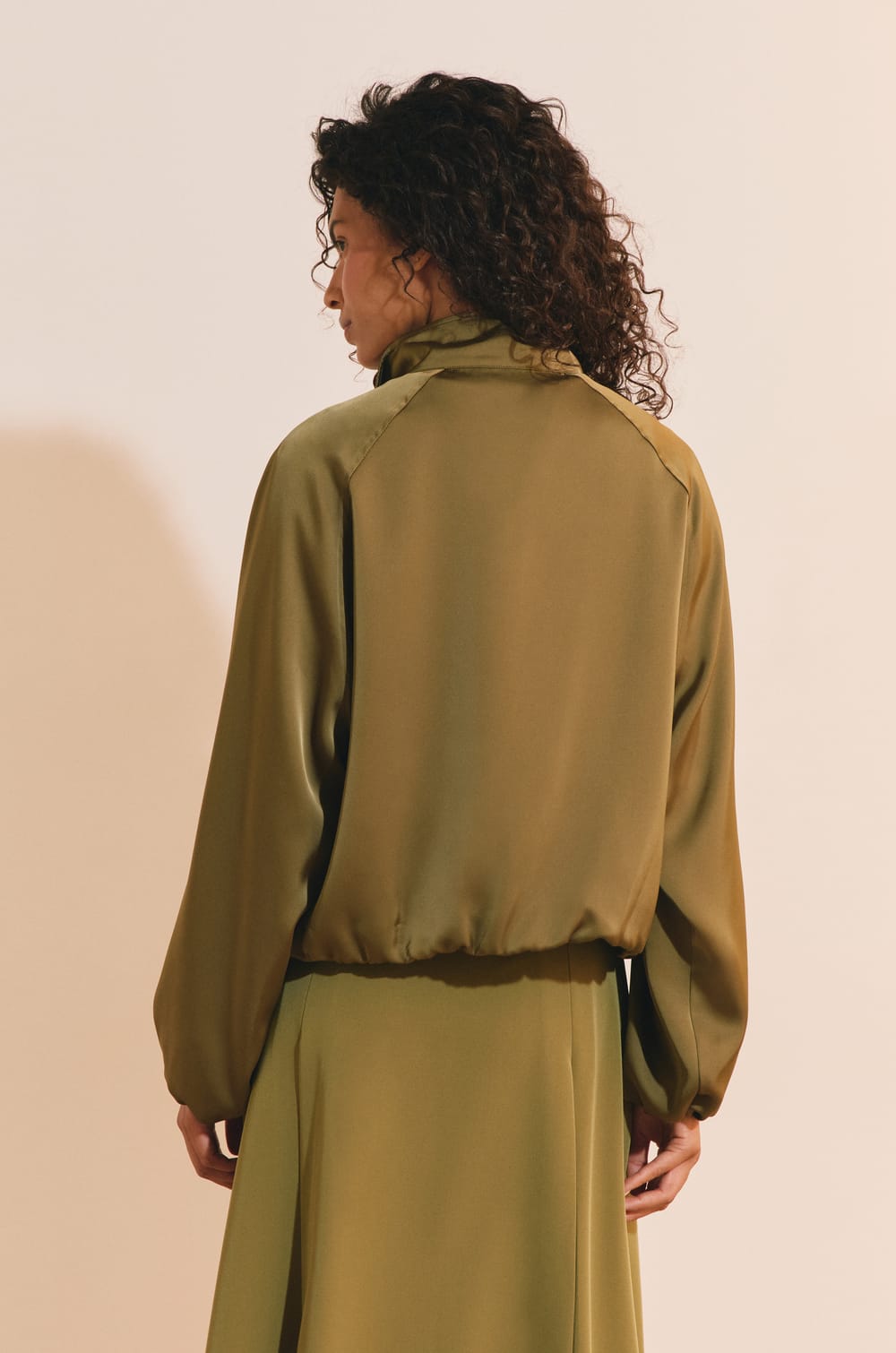 Veste courte satin&eacute;e;${refinementColor}