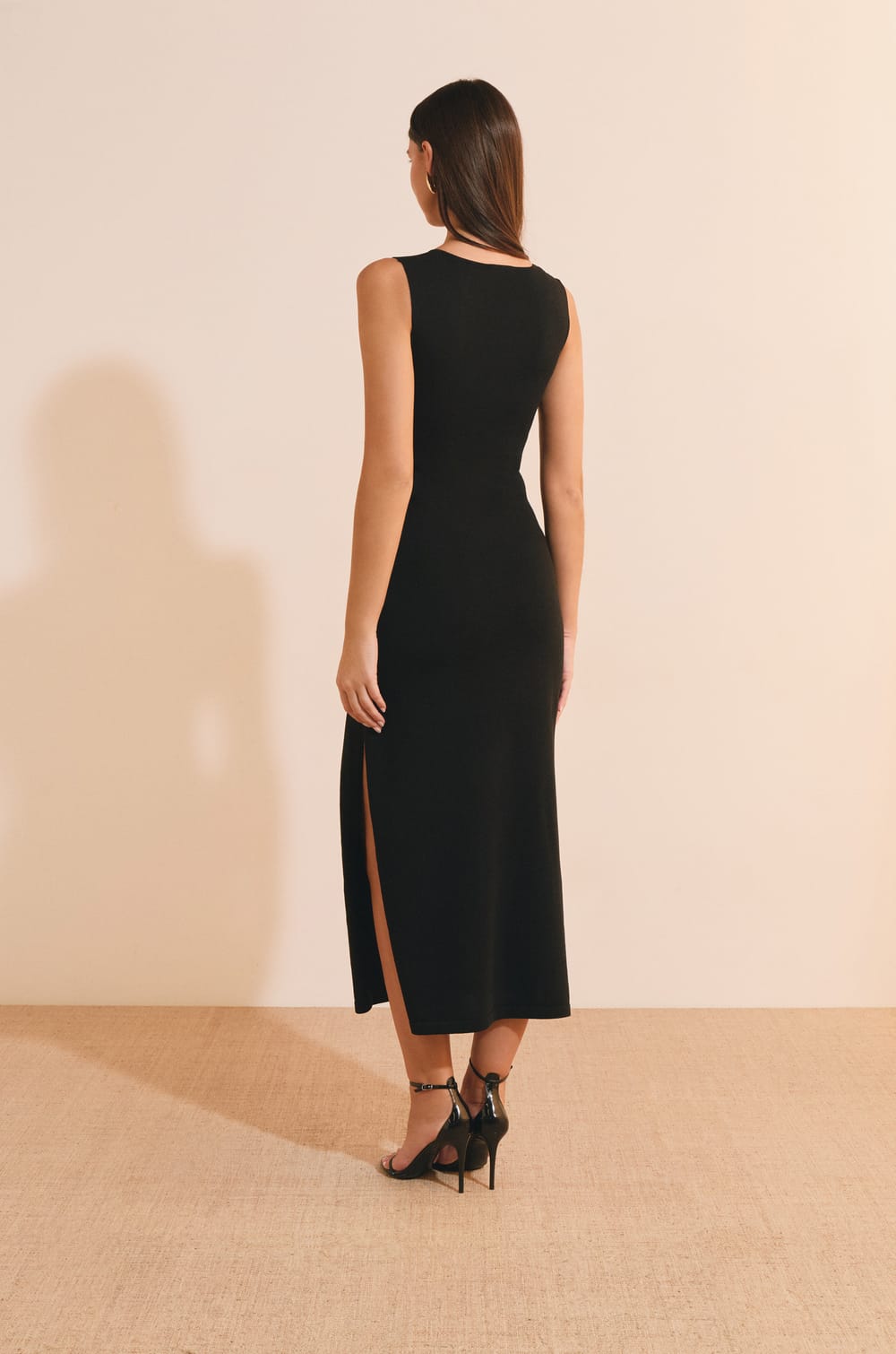 Robe longue ceintur&eacute;e avec fente sur le c&ocirc;t&eacute;;${refinementColor}