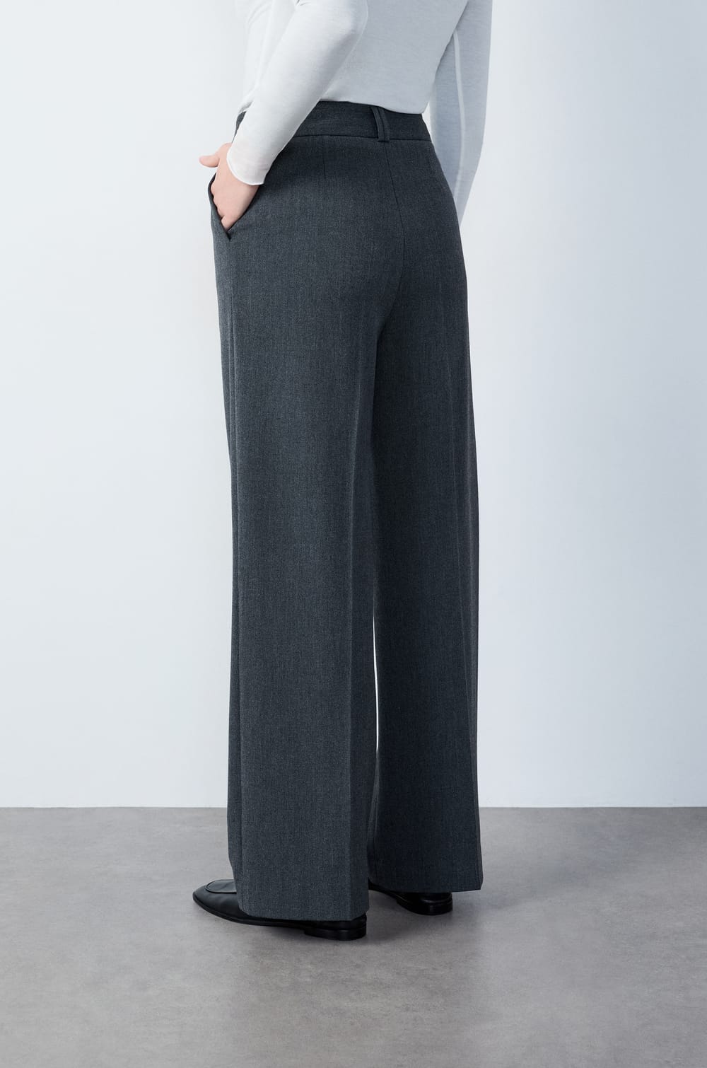 Wide Cut Trousers;${refinementColor}
