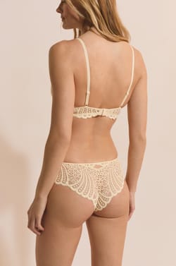 Soutien-gorge N.4 - Le coques fines en broderie;${refinementColor}