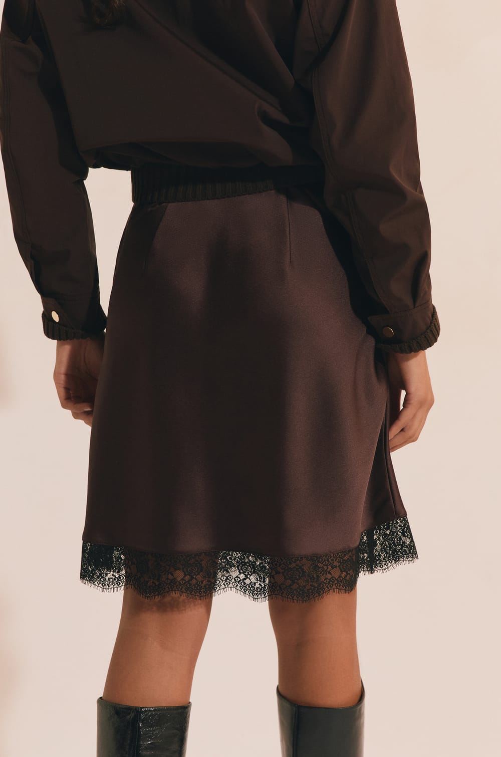 Mid-length skirt with lace details;${refinementColor}
