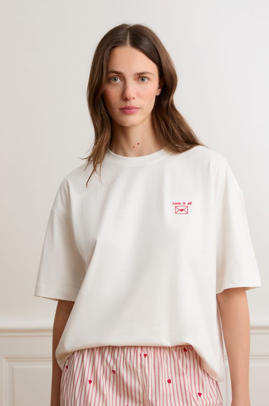 T-Shirt mit kurzen &Auml;rmeln und Aufschrift "Love is all";${refinementColor}