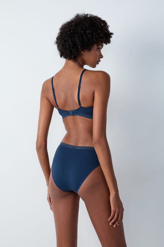 Sujetador triangular sin aros, almohadillas de algod&oacute;n extra&iacute;bles;${refinementColor}