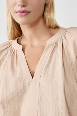 Blouse manches longues;${refinementColor}