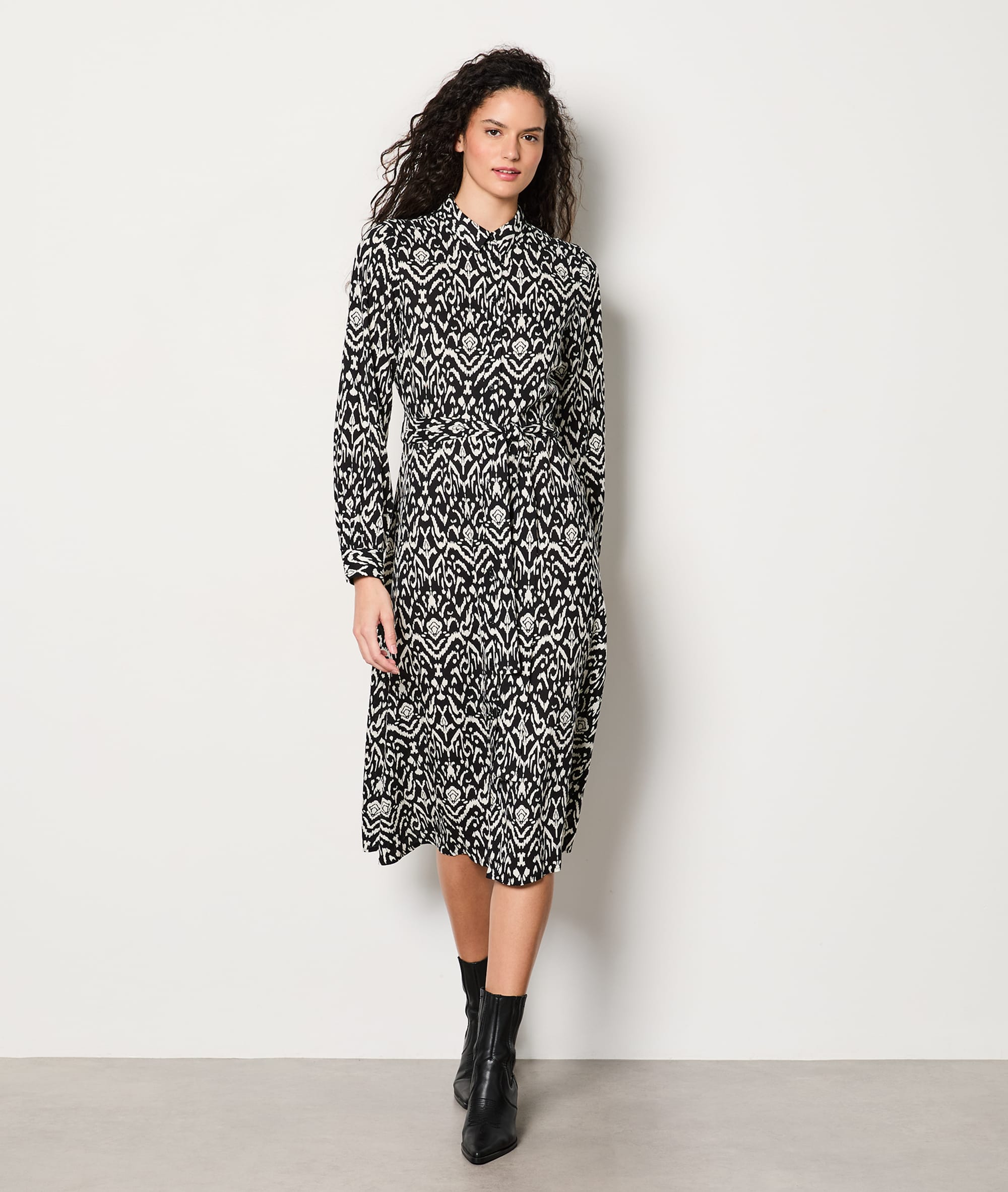 Robe chemise ceinturée à motifs