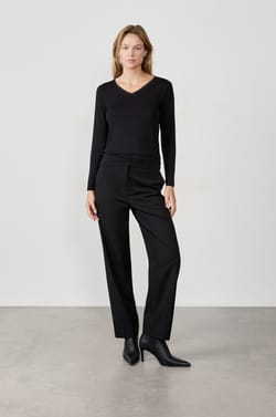 T-shirt manches longues col V en maille thermique ;${refinementColor}