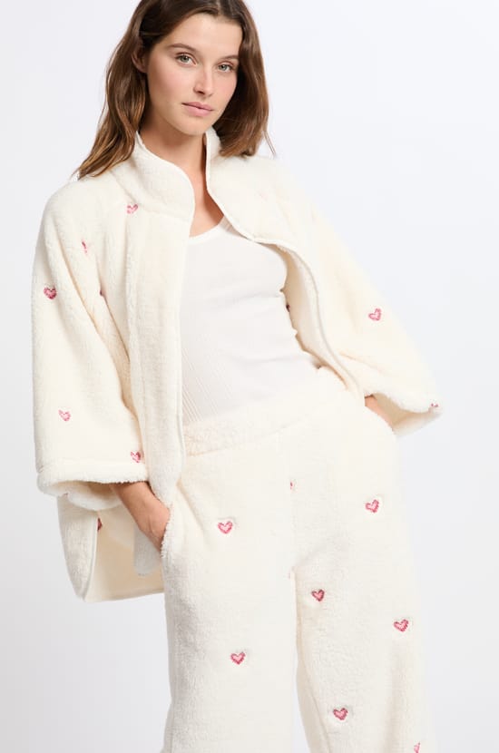 Veste à motifs coeurs effet polaire;${refinementColor}