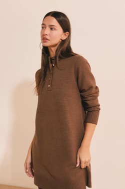 Robe courte en maille;${refinementColor}