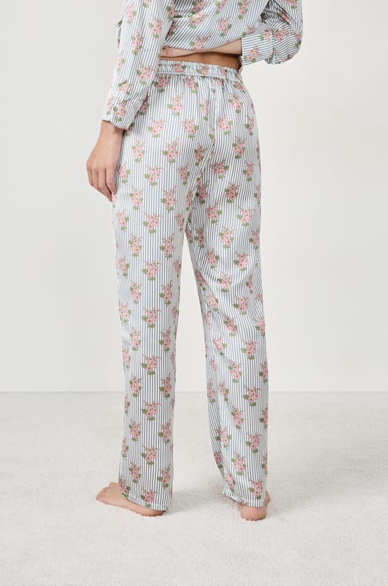 Pantalon de pyjama satiné à motifs fleurs;${refinementColor}