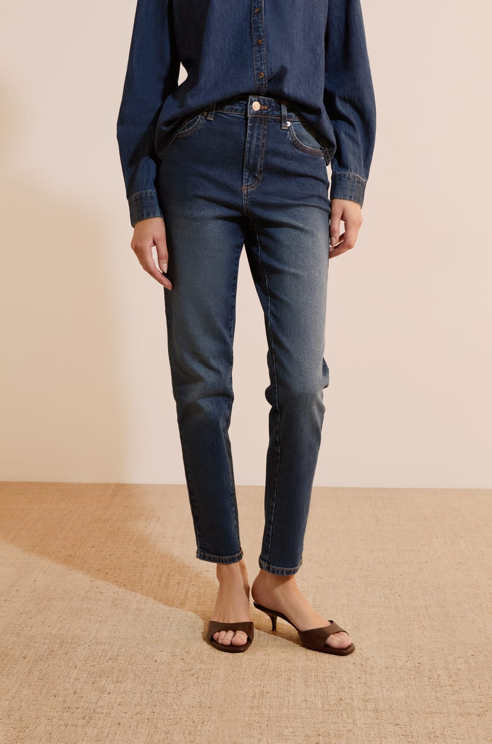 Slim Cut Jeans;${refinementColor}
