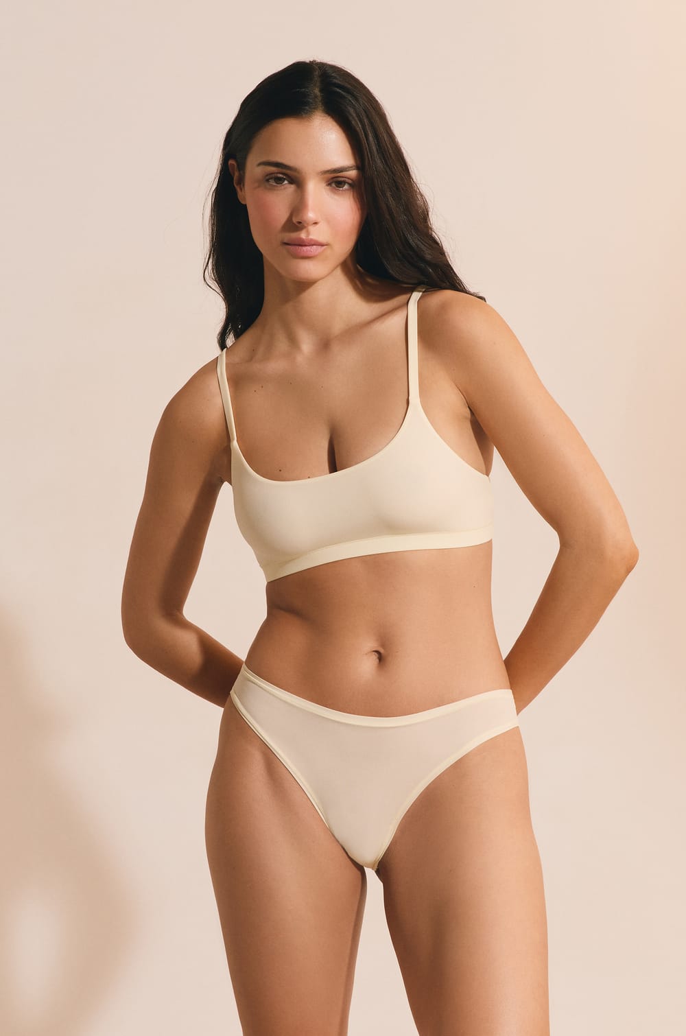 Tanga en microfibre;${refinementColor}