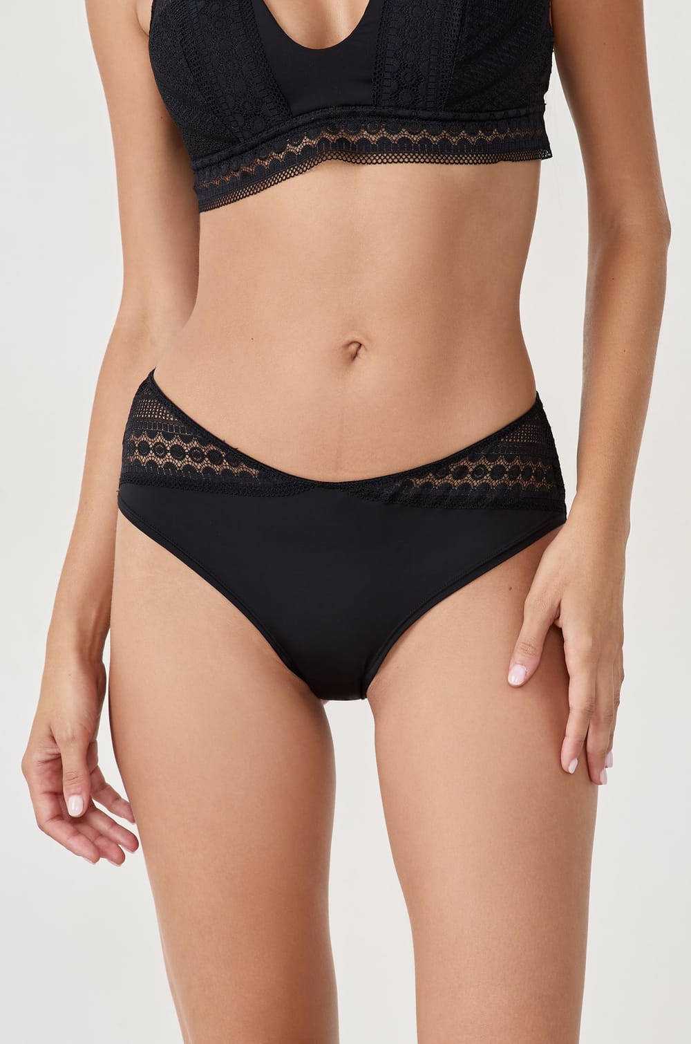  Braguita culotte con detalle de encaje;${refinementColor}