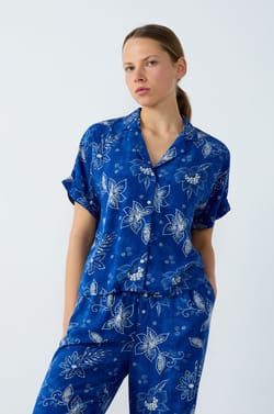 Short-Sleeved Patterned Pajama Shirt;${refinementColor}