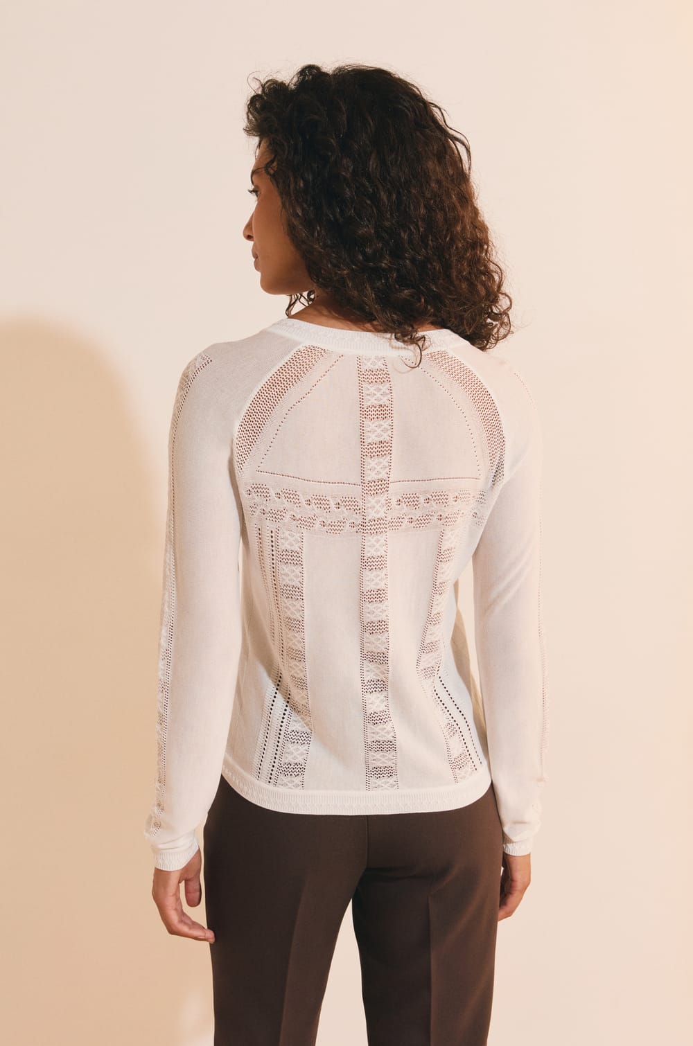 Cardigan avec boutons et d&eacute;tails dentelle;${refinementColor}