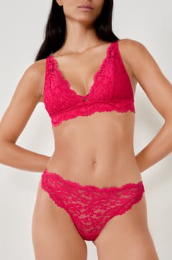 Tanga en dentelle;${refinementColor}