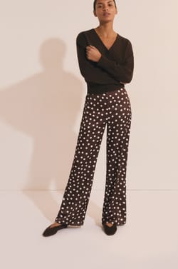 Pantalon droit satin&eacute; &agrave; pois;${refinementColor}
