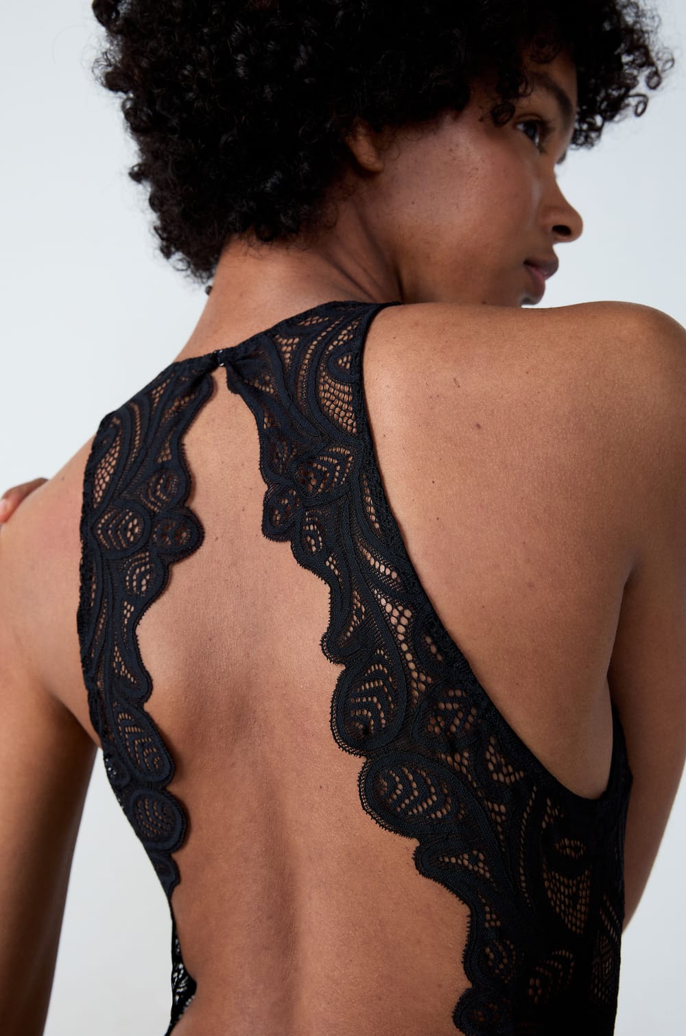 Krajkové body;${refinementColor}