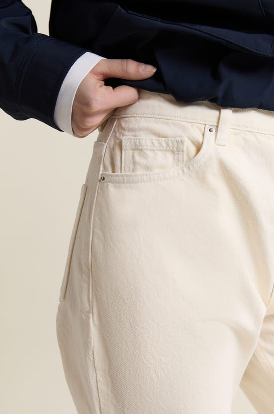 Jean coupe droite en coton ;${refinementColor}