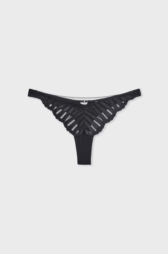 Spitzen-Tanga mit Schmuckdetails;${refinementColor}