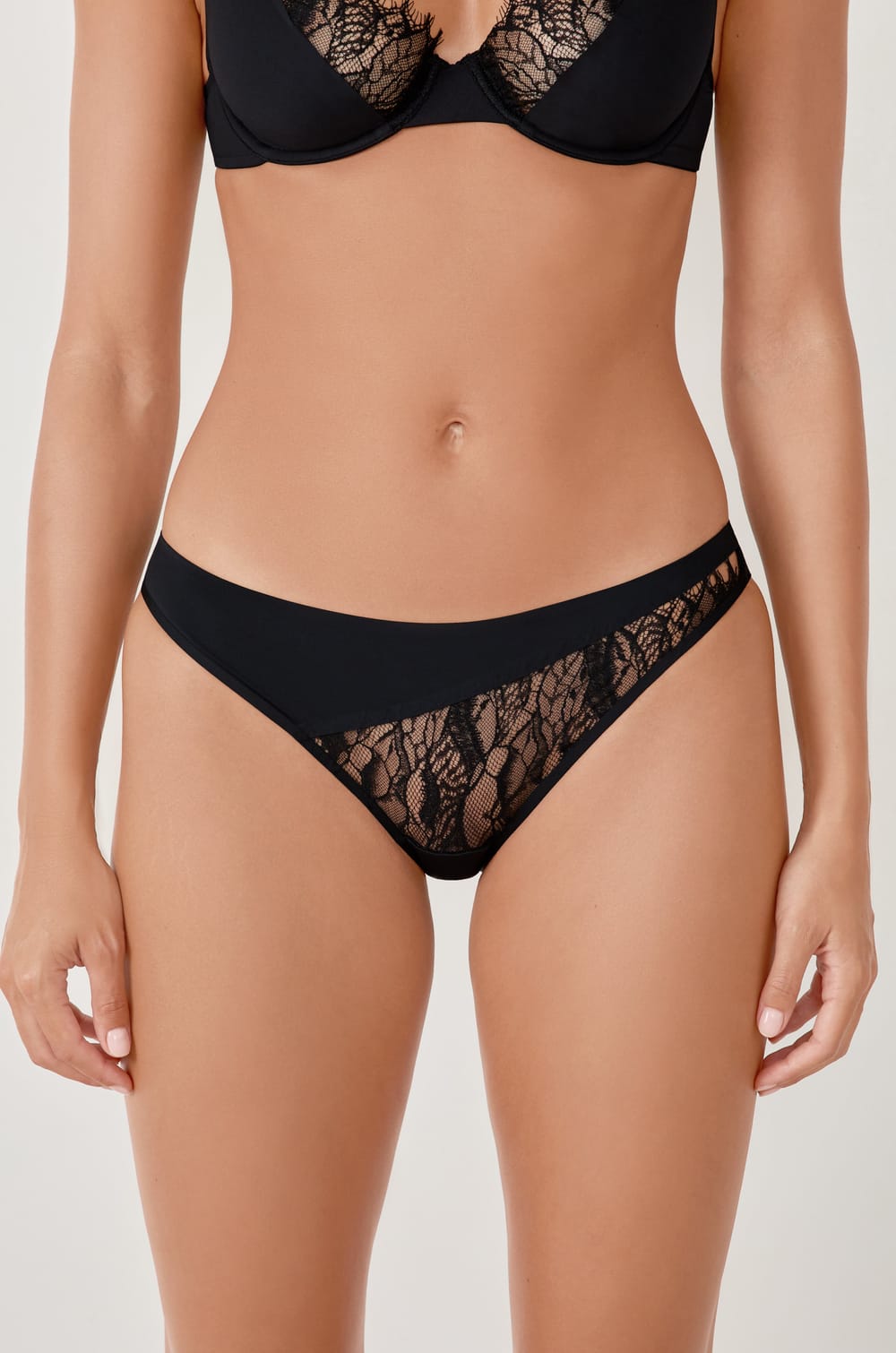 Culotte avec dentelle;${refinementColor}