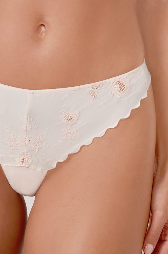 Tanga avec broderie;${refinementColor}