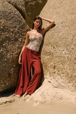 Pantalon fluide &eacute;lastiqu&eacute; ;${refinementColor}