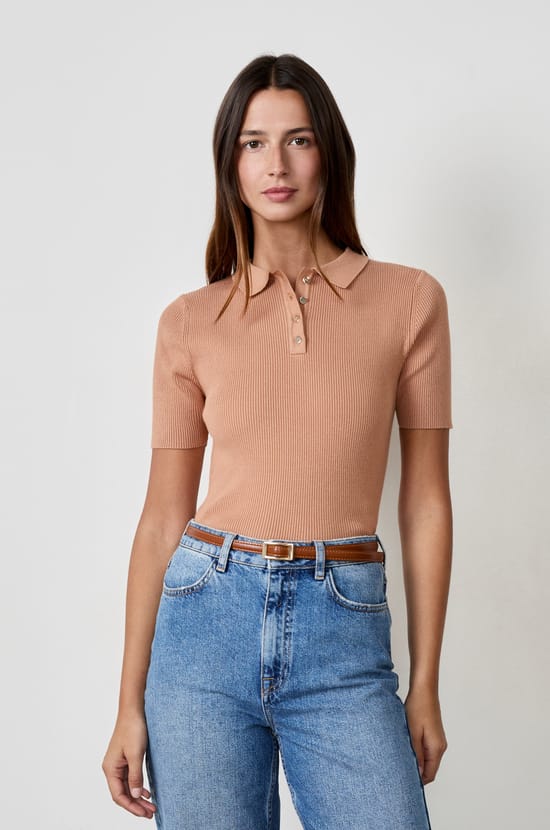 Ribbed short-sleeved T-shirt with buttoned collar;${refinementColor}