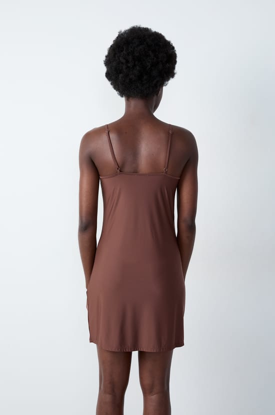 Nuisette fond de robe;${refinementColor}