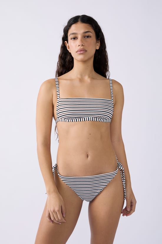 Gestreepte bikinislip met strikjes;${refinementColor}