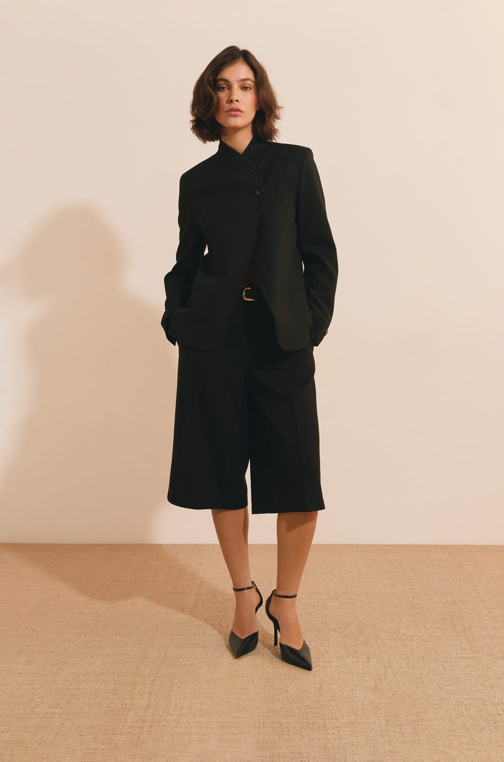 Veste courte &agrave; col montant asym&eacute;trique;${refinementColor}