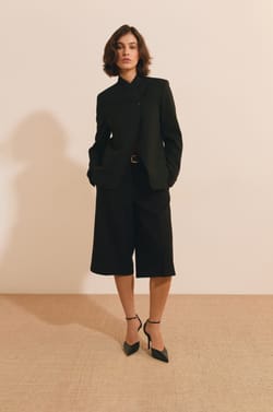 Veste courte &agrave; col montant asym&eacute;trique;${refinementColor}