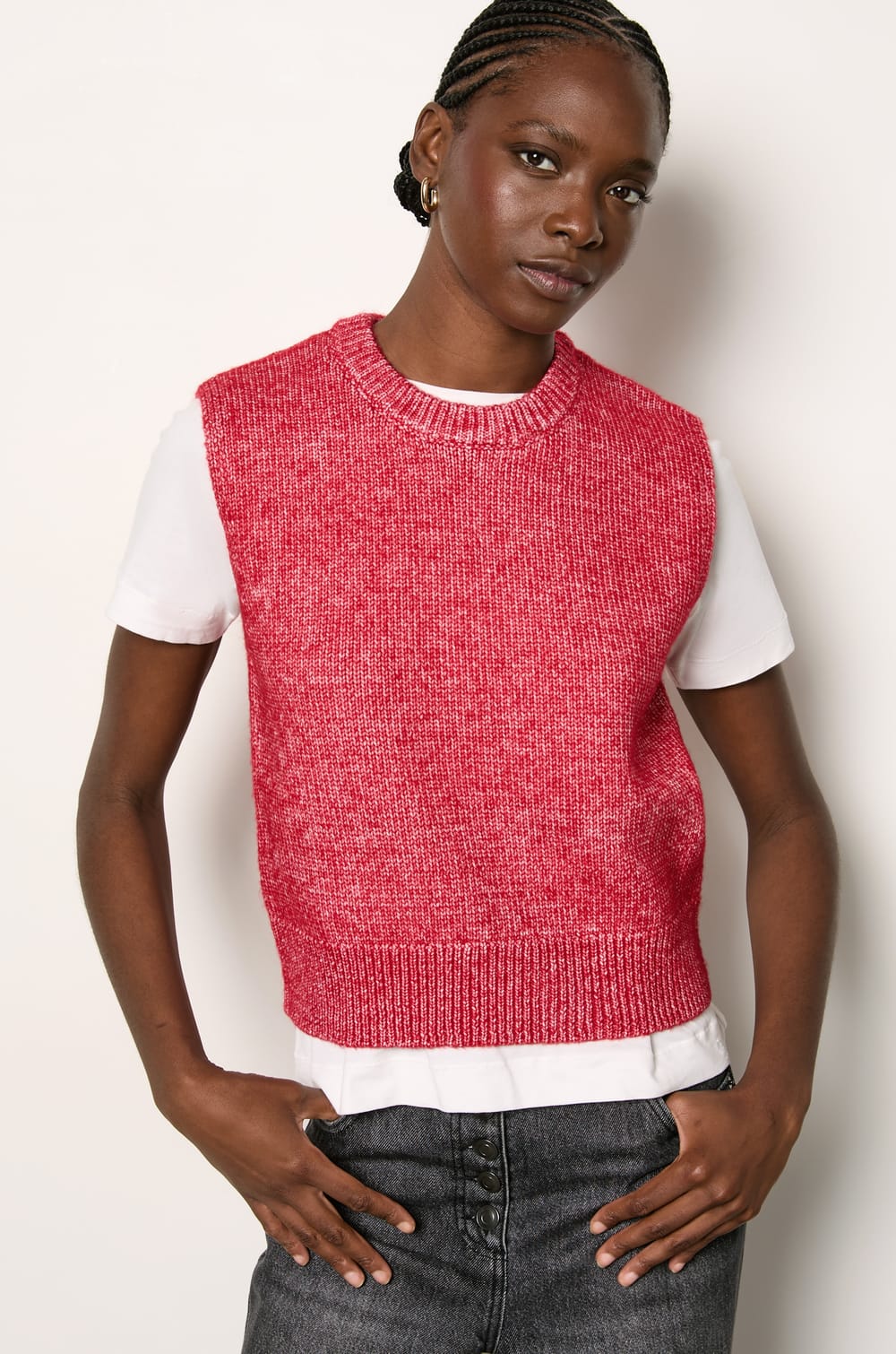 Sleeveless Sweater;${refinementColor}