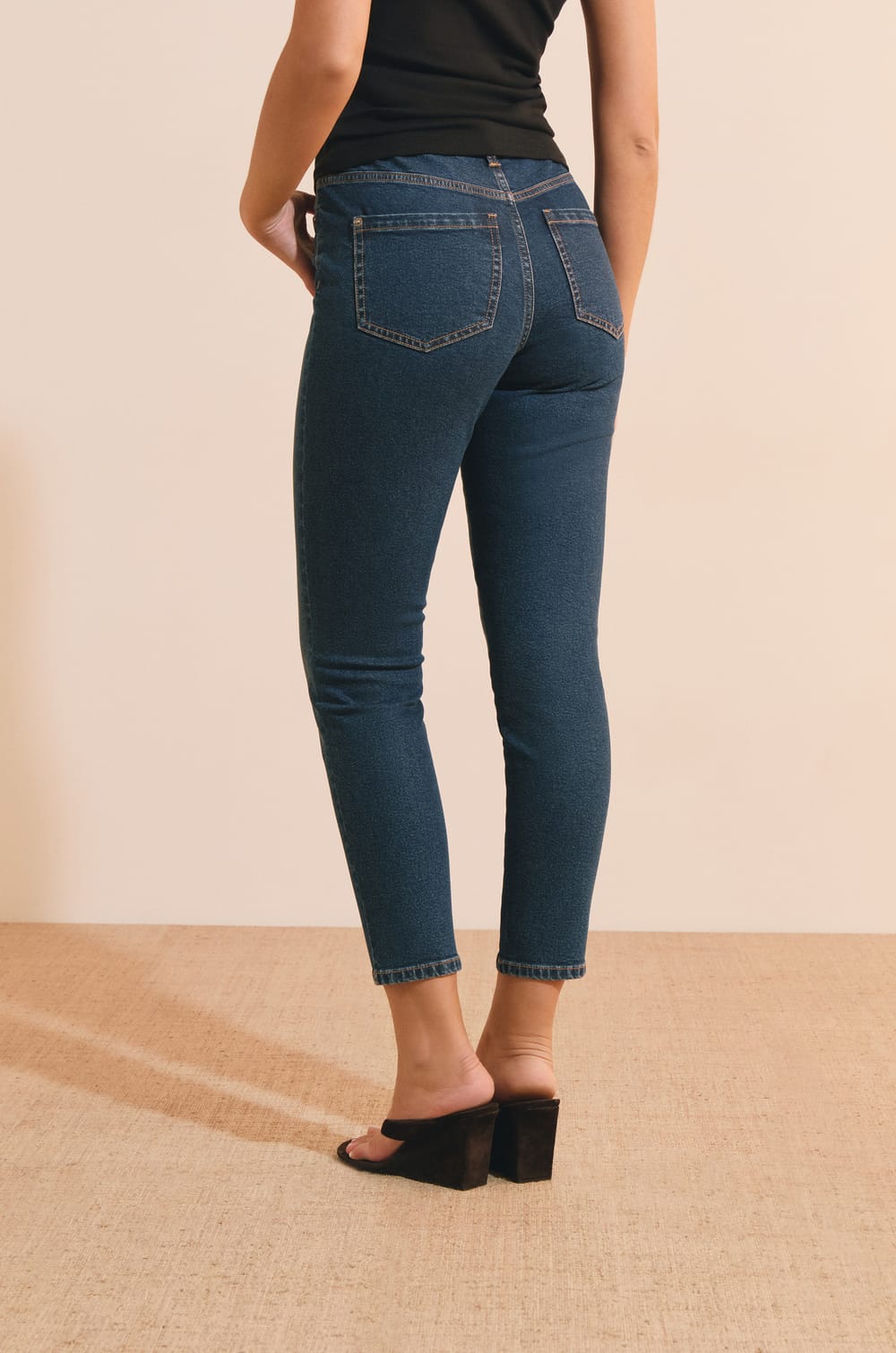 Jean coupe slim;${refinementColor}