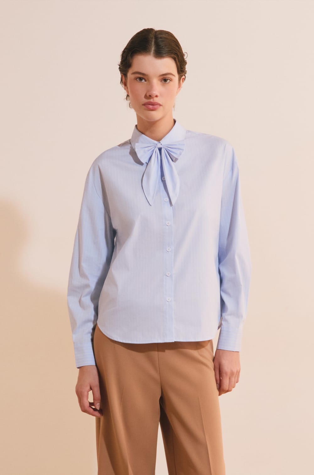 Chemise &agrave; rayures avec coton et noeuds;${refinementColor}
