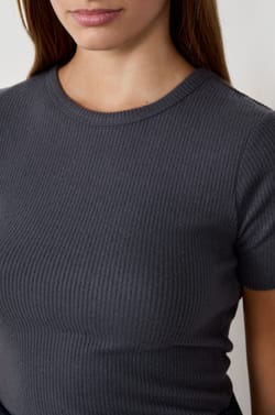 Short-sleeved round neck T-shirt;${refinementColor}