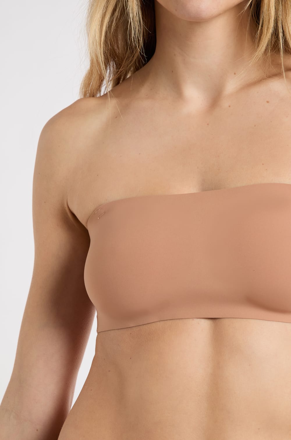 Microfibre Strapless Bra with Removable Straps;${refinementColor}