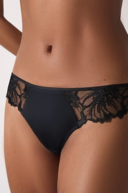 Panty tipo hipster de tul bordado;${refinementColor}
