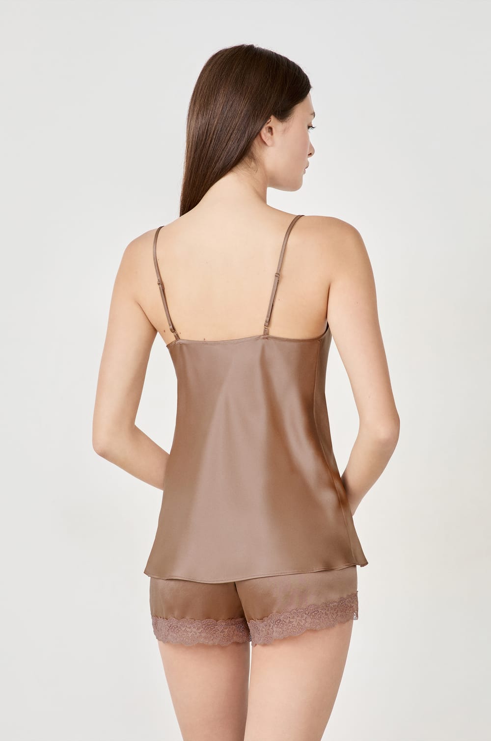Top de tirantes de seda con detalles de encaje;${refinementColor}