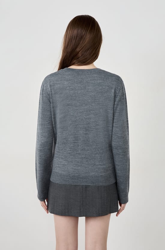 Long-sleeved wool sweater;${refinementColor}
