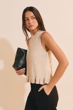 Pull &agrave; manches courtes avec volant &agrave; la taille;${refinementColor}