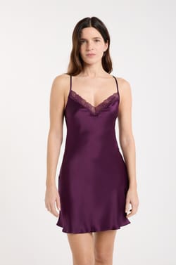 Nuisette en soie détails dentelle;${refinementColor}