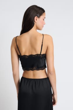 Top court satiné détails dentelle;${refinementColor}