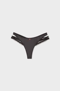 String satin&eacute; avec charm;${refinementColor}