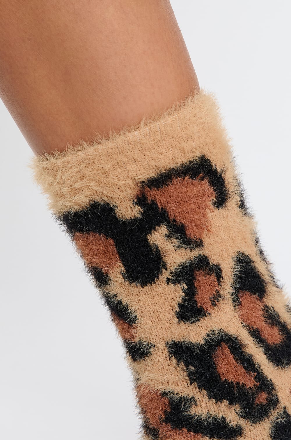 Socken aus grobem Strick mit Leopardenmuster;${refinementColor}