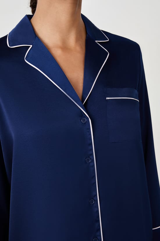 Chemise de pyjama manches longues satinée;${refinementColor}