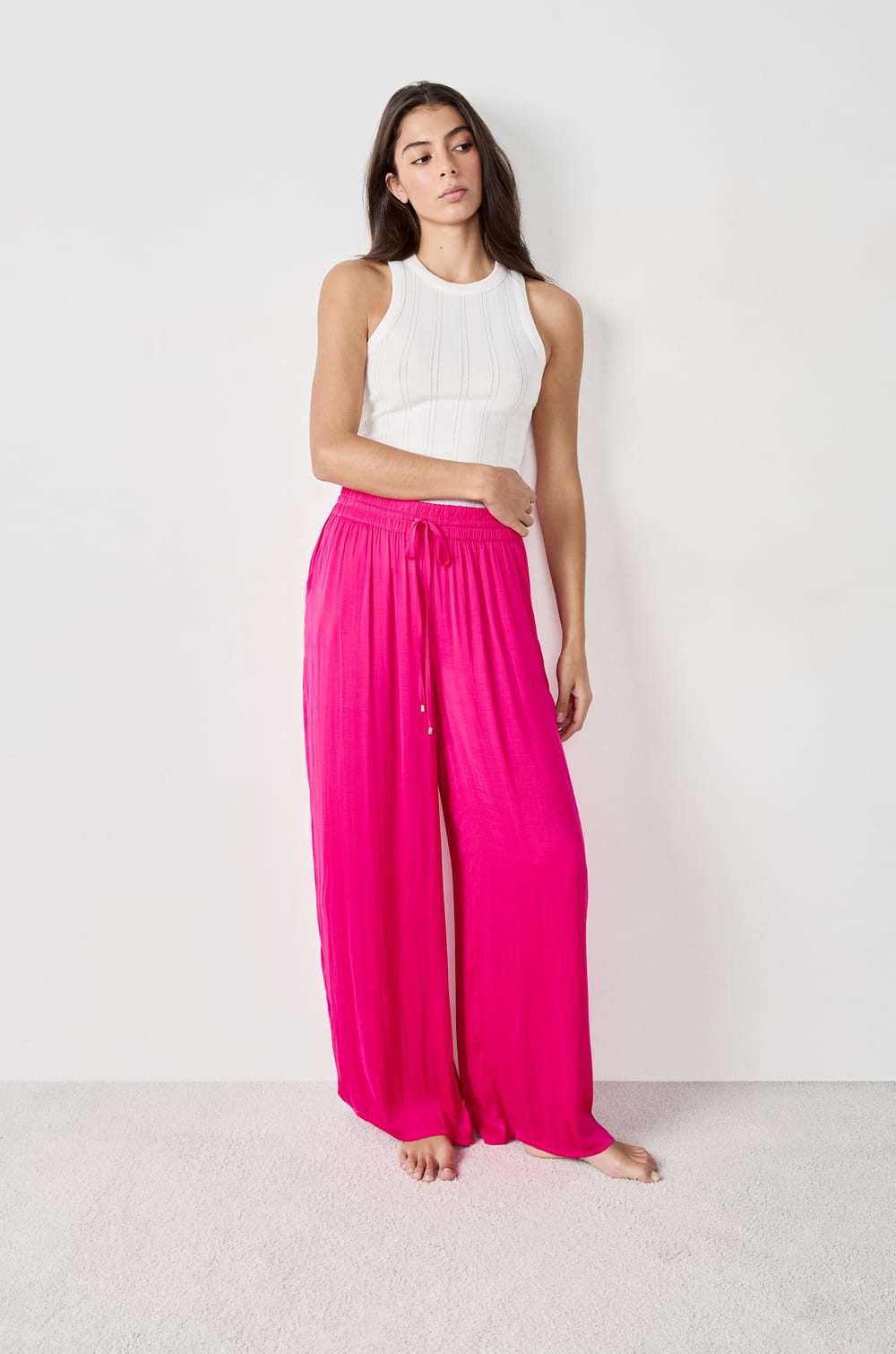 Pantalon satiné coupe large;${refinementColor}