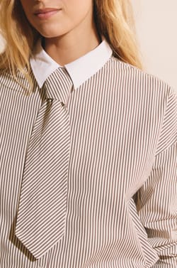Chemise avec cravate &agrave; rayures;${refinementColor}