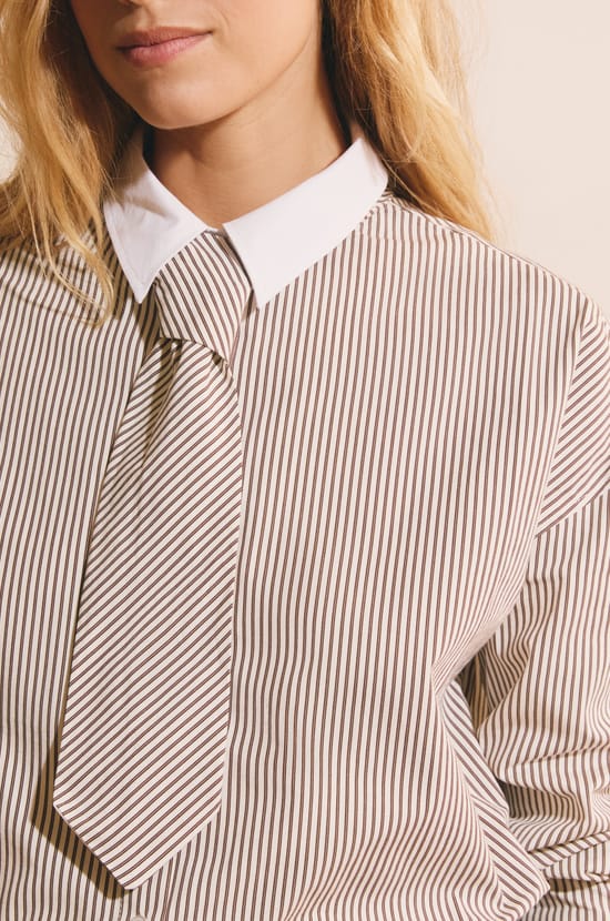 Chemise avec cravate &agrave; rayures;${refinementColor}