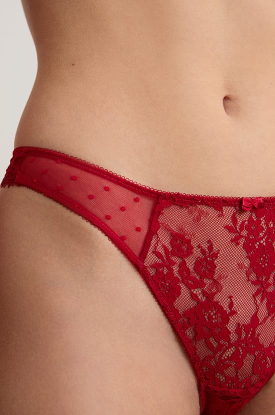 Tanga en dentelle;${refinementColor}