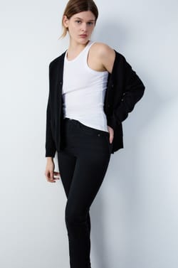 Vaqueros de corte slim;${refinementColor}